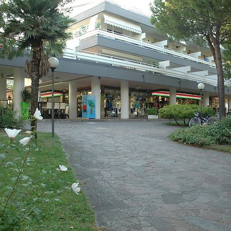 Residence Isvico Lignano Sabbiadoro Esterno foto