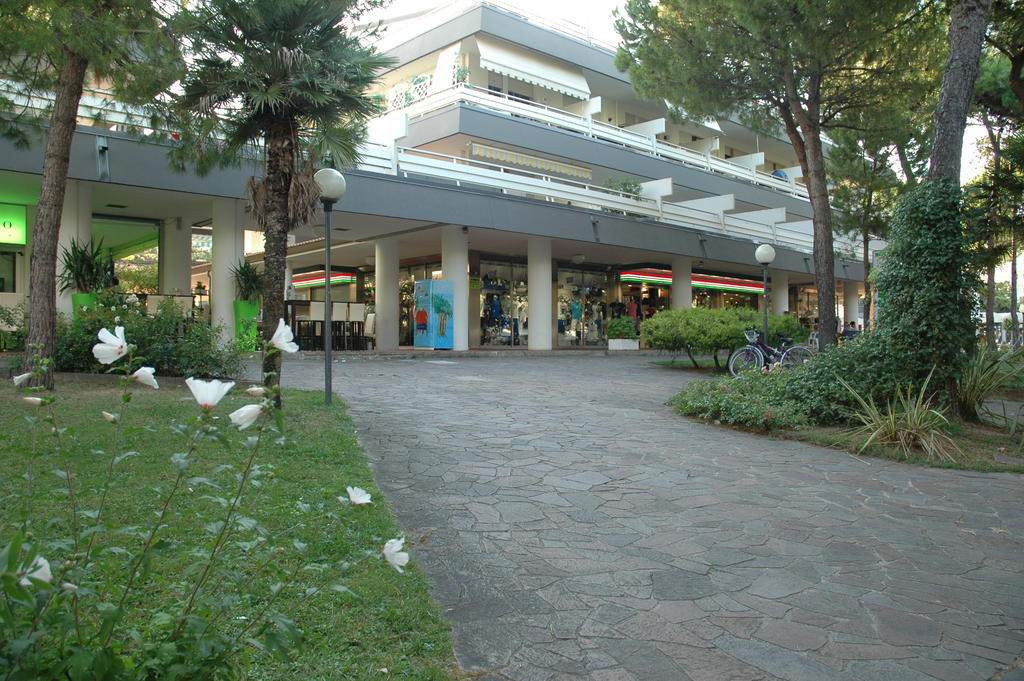 Residence Isvico Lignano Sabbiadoro Esterno foto